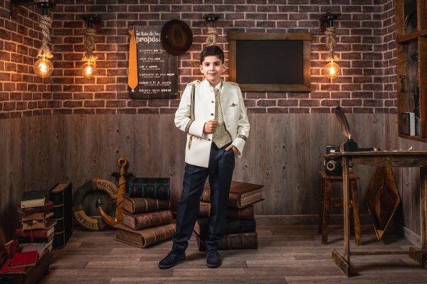 Vieja Escuela - Sesión de Fotos de Comunión con Carlos