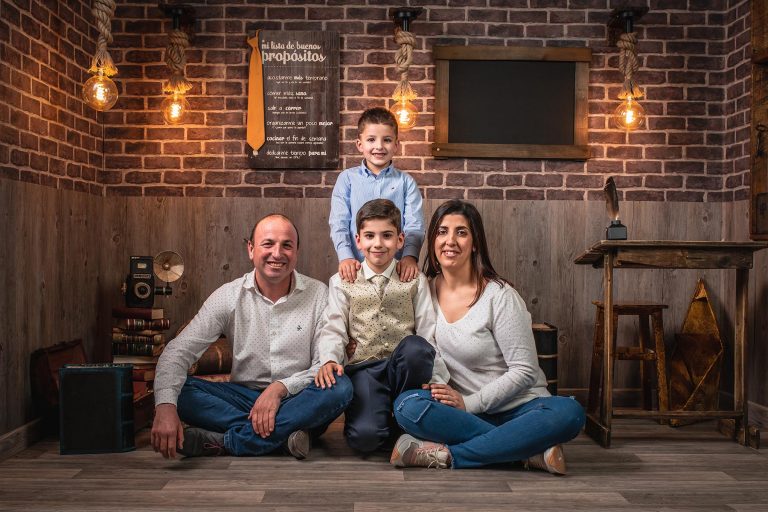 Fotos de Comunión en Toledo con Carlos y fotos con la familia al completo de comunion