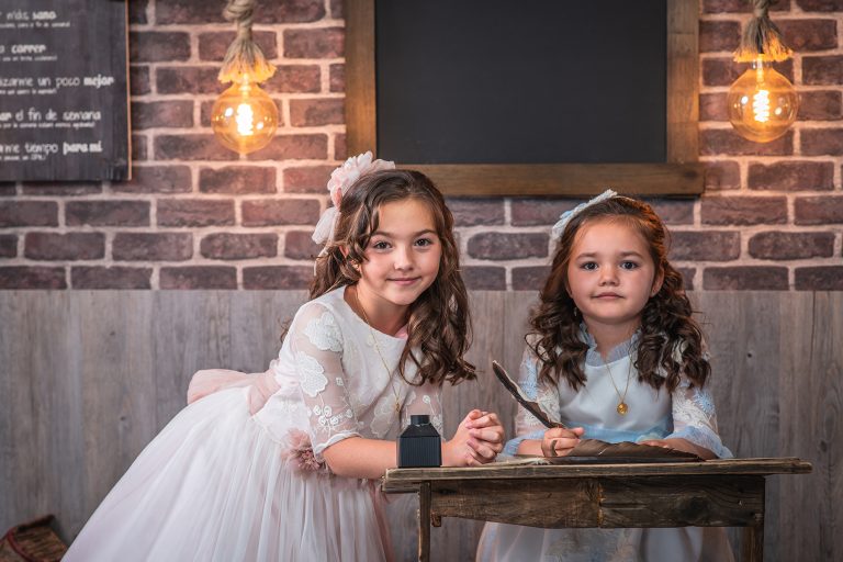 fotografías comunión Toledo, Fotos de Niña Vestido de Primera Comunión en Estudio