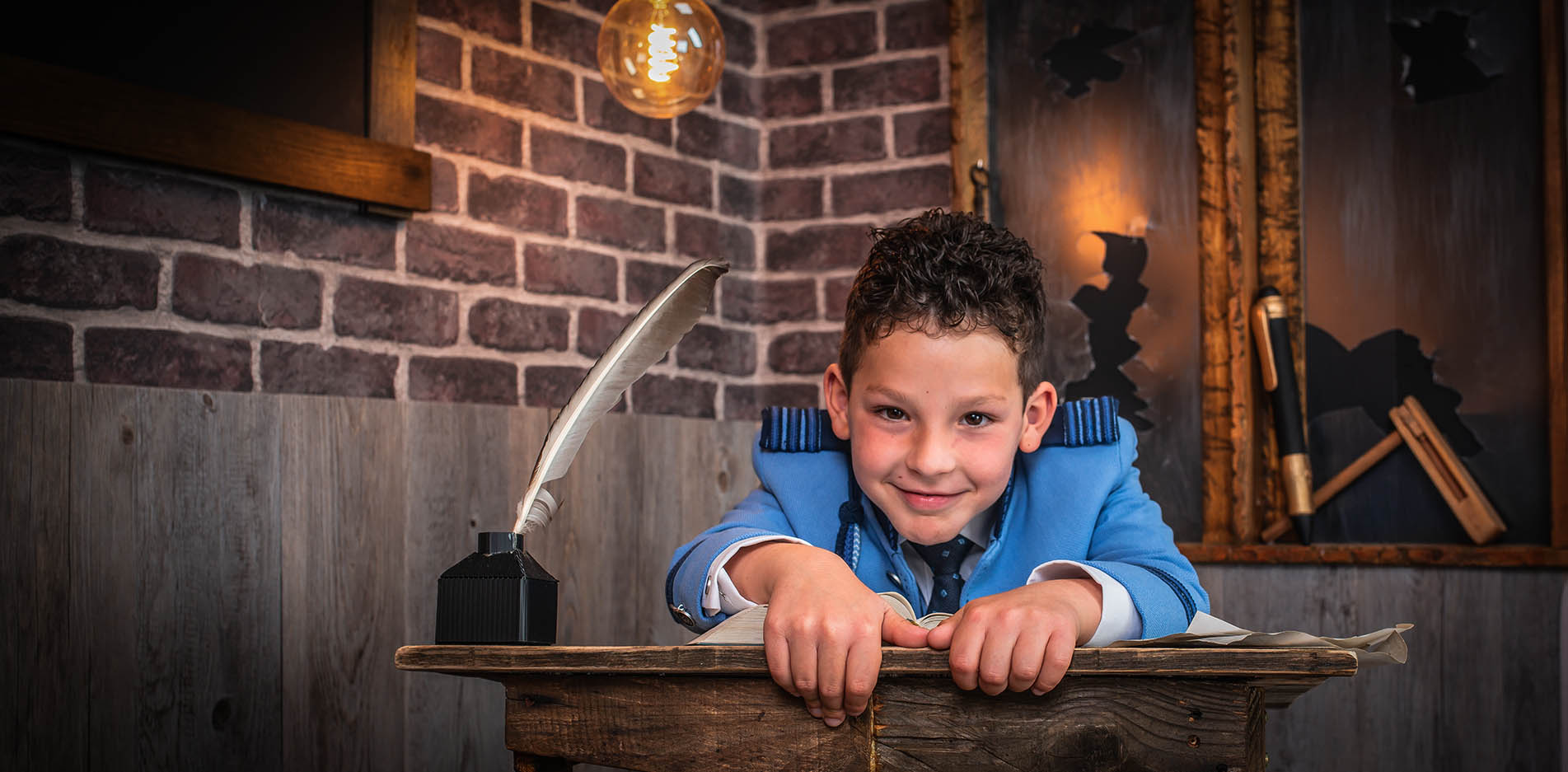 Fotógrafo de Comuniones en Toledo, Fotos Divertidas, Niño traje de Comunión